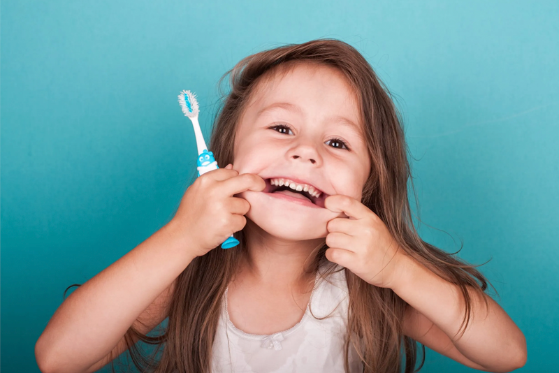 nha-khoa-anh-thu-chup-thep-co-san-6