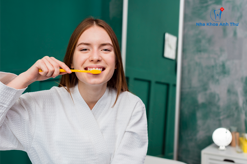 nha-khoa-anh-thu-rang-su-kim-loai-thuong-7